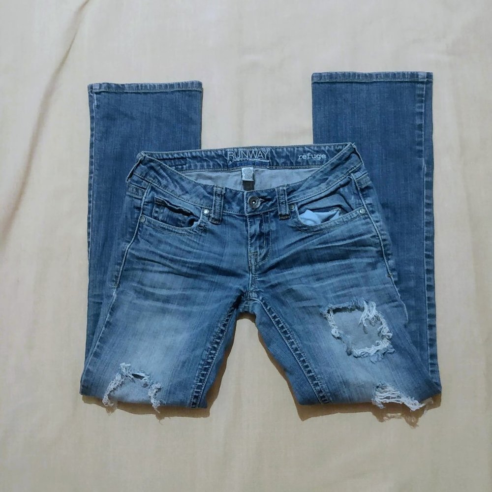 Refuge Runway Everyday Bootcut Destroyed Jeans Size 00